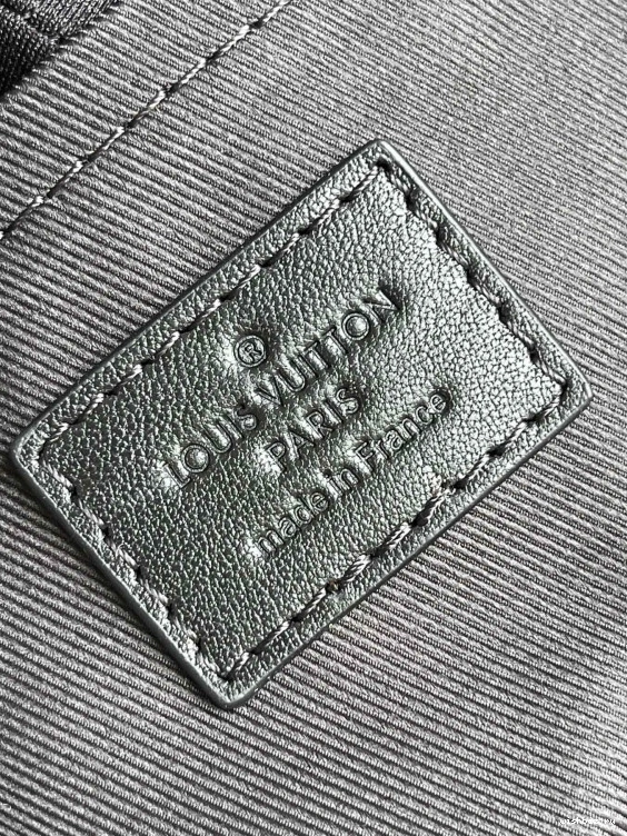 WIS LOUIS CRUISER VUITTON MESSENGER 0101